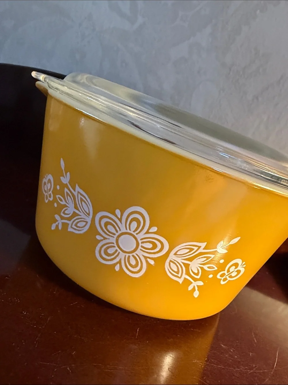 Vintage Pyrex 1 Qt Round Covered Casserole, Butterfly Gold (Corelle)